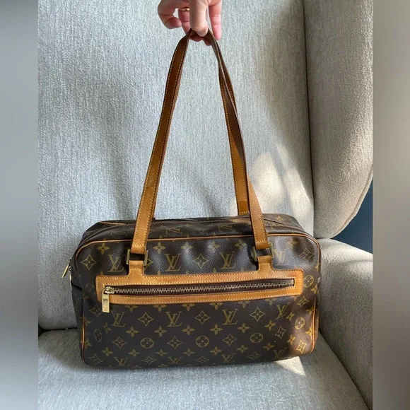 Authentic Louis Vuitton Shoulder Bag - Vintage July 2002, USA made - Picture 2 of 16